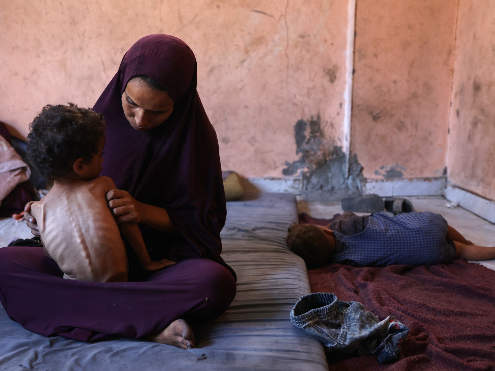 Crisis humanitaria en Gaza: Más de medio millón enfrenta hambruna, niños mueren por falta de medicinas y la violencia de Israel intensifica el sufrimiento