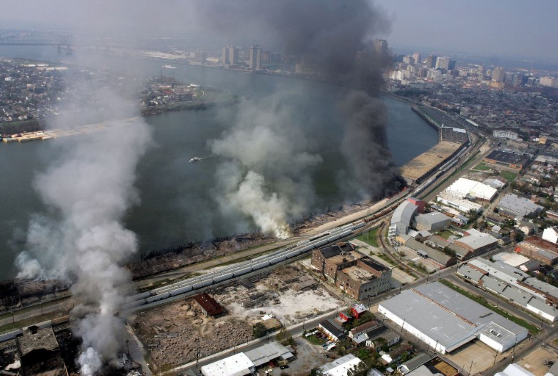 Hace 20 años: Huracán Katrina dejó más de 1,300 muertos y daños por 125 mil millones en EE.UU., tras predicciones de devastación y fallos en evacuaciones