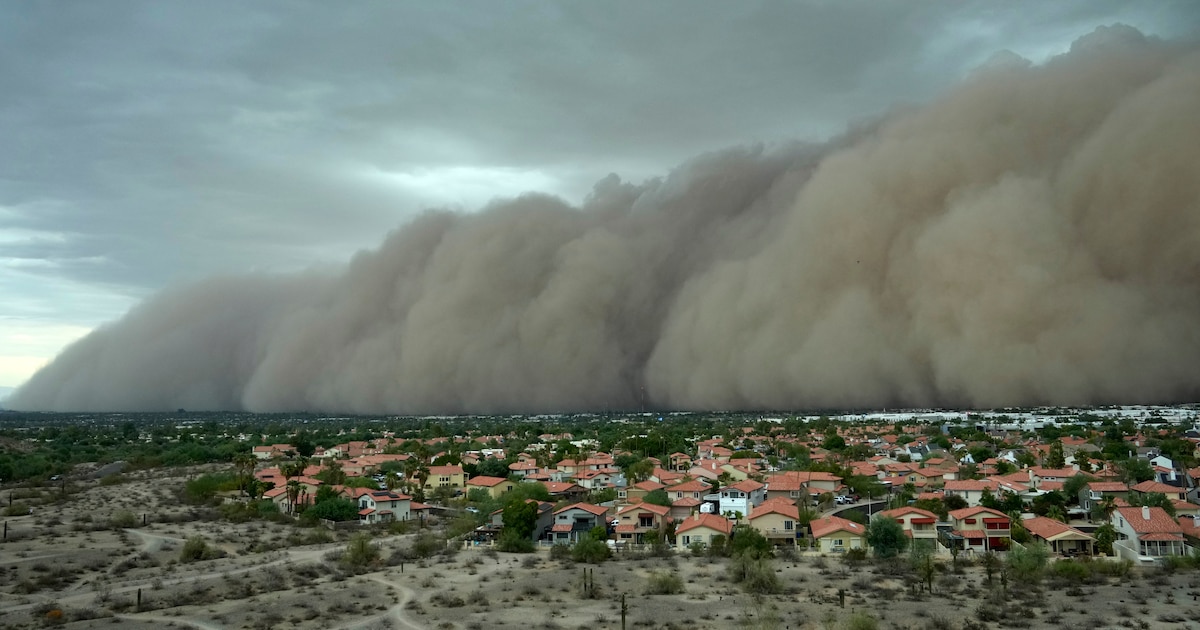 Tormenta de arena en Phoenix deja a miles sin electricidad