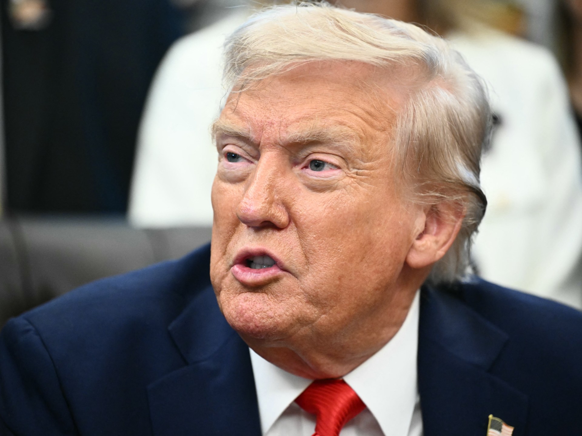 Trump anuncia intención de despedir a gobernador de la Reserva Federal