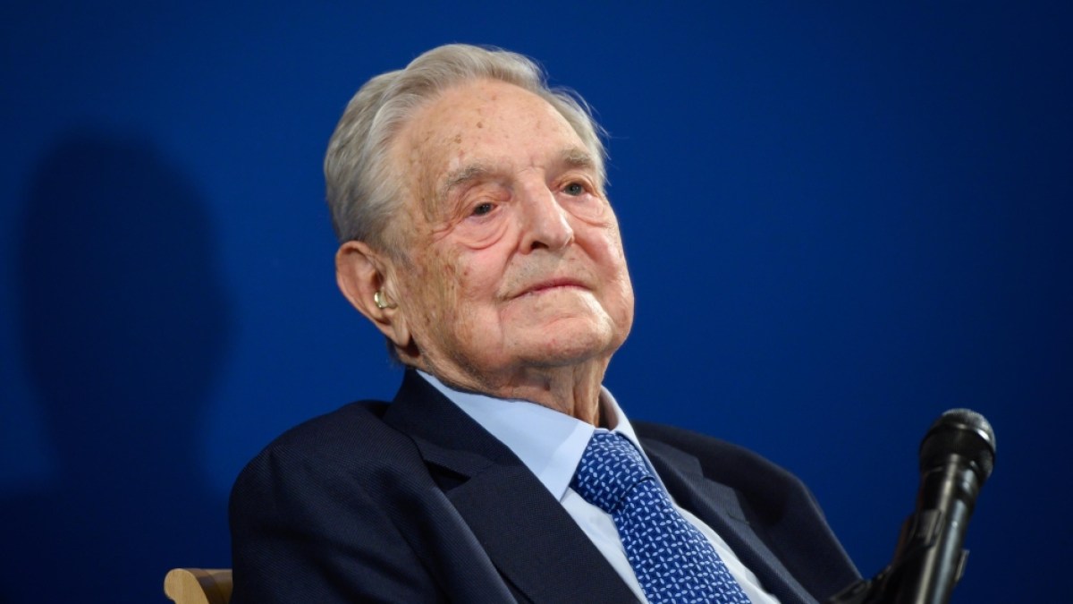 ¡Trump acusa sin pruebas a Soros de financiar disturbios y exige que enfrente cargos criminales bajo RICO!