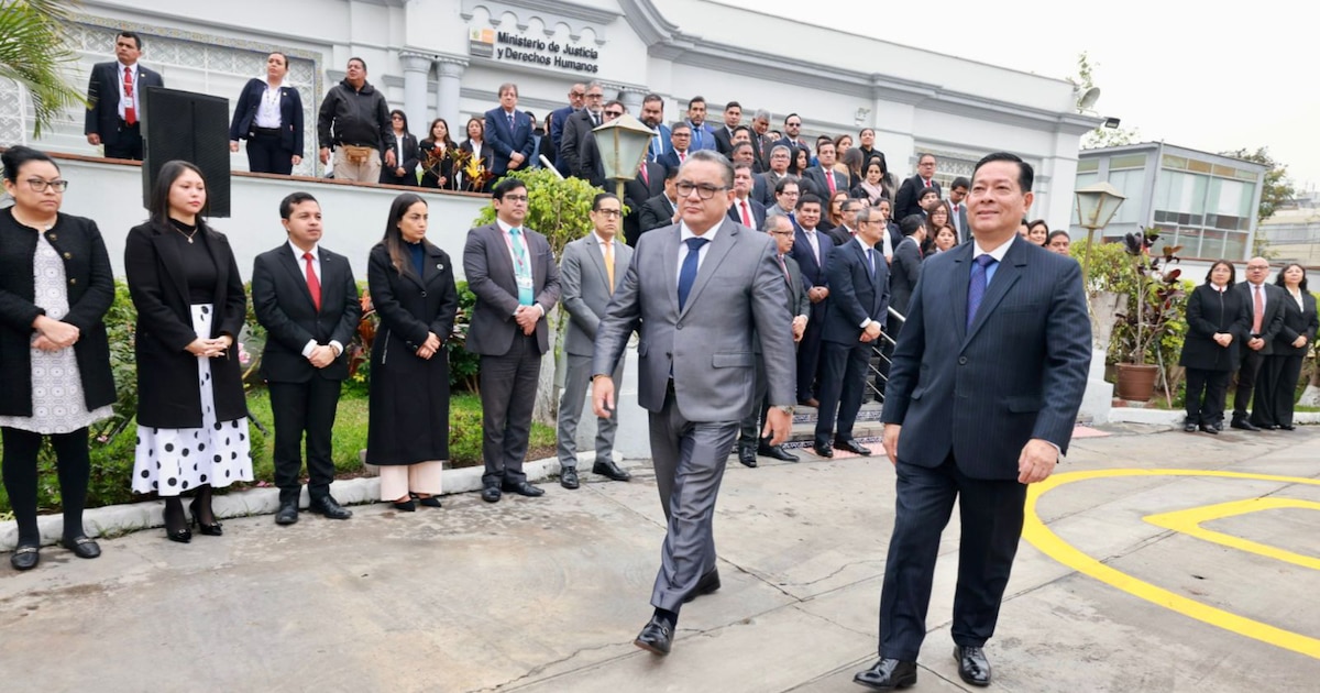 Congresistas y autoridades defienden a Juan José Santiváñez pese a polémicas