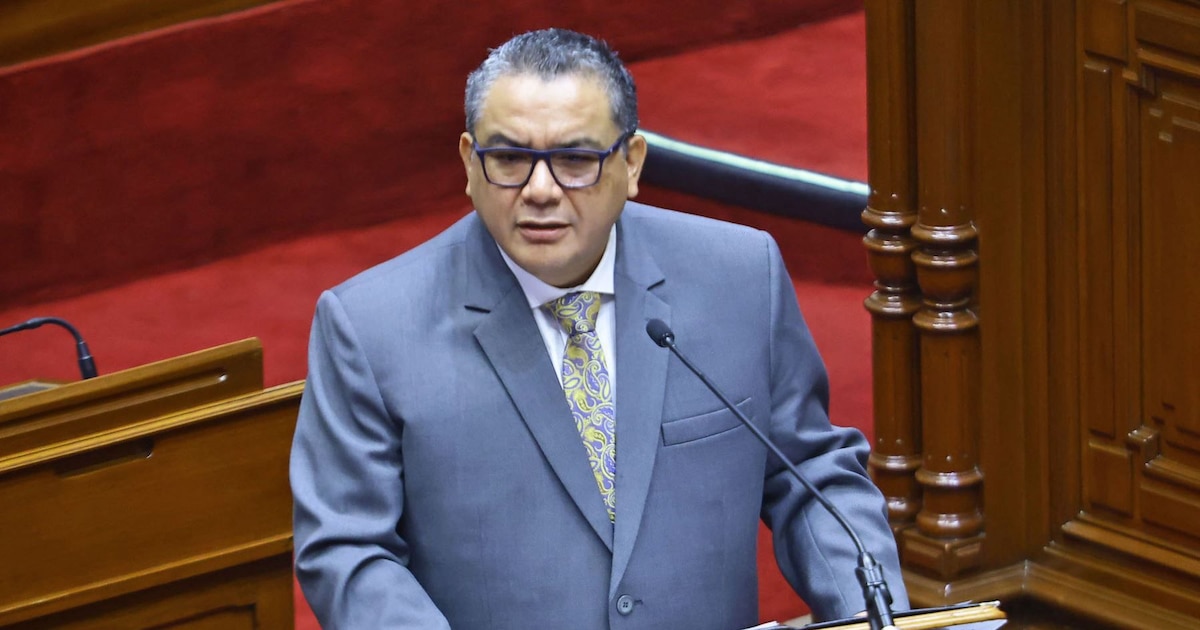 Premier confirma que Juan José Santiváñez no renunciará pese a 12 investigaciones fiscales
