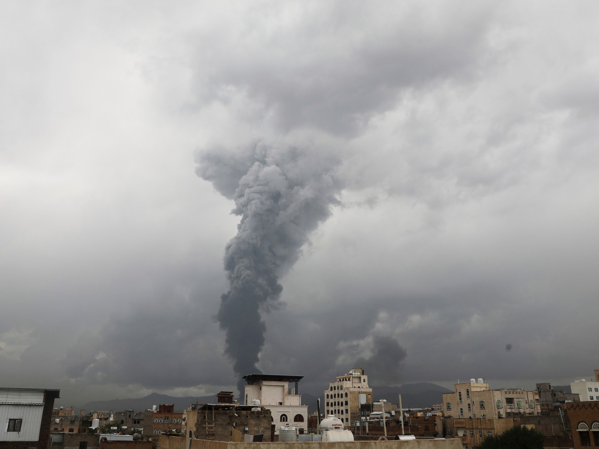 ¡Tensión Explosiva en Medio Oriente: Israel Ataca Sanaa y Provoca Enfrentamientos con los Houthi en plena Escalada por Gaza!