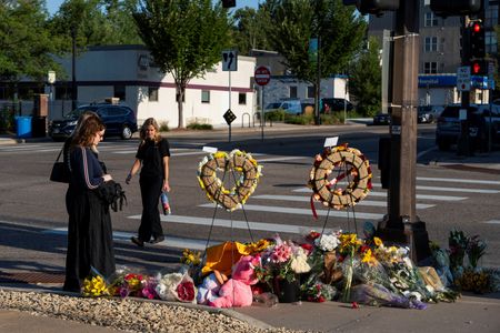 ¡Héroes y horror en Minneapolis! Niño de 10 años se convierte en escudo humano mientras la masacre en iglesia deja dos niños muertos y 18 heridos en un acto de terrorismo doméstico