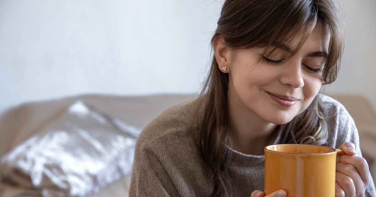 ¡Sorprendente! El té de manzanilla con leche, la bebida que revoluciona el sueño y combate el estrés de forma natural