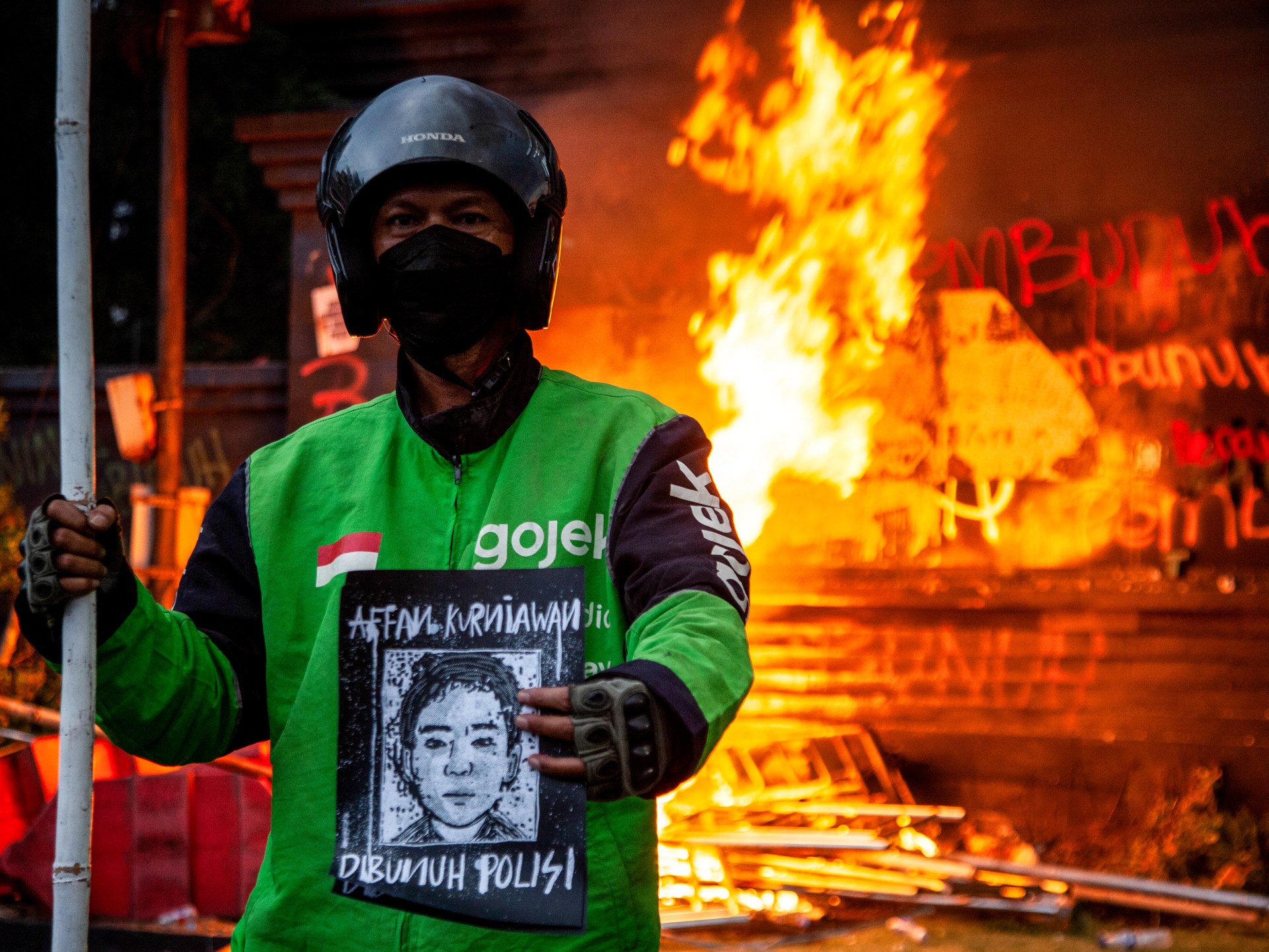 ¡Revolución en Indonesia! Protestas masivas en Jakarta por la corrupción, salarios exorbitantes y aumento descontrolado del costo de vida dejan saldo de violencia y caos