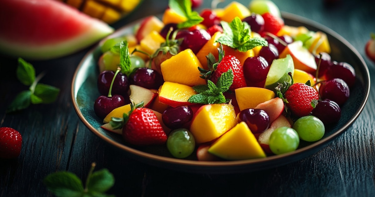 ¡Descubre cómo las frutas con alto contenido de agua revolucionan tu salud: hidratación, nutrientes esenciales y protección en un solo bocado!