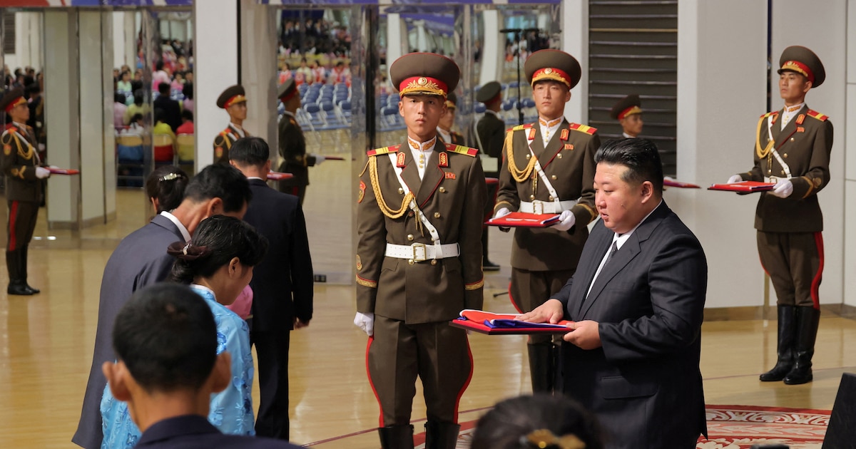 Kim Jong-un promete «una vida hermosa» a las familias de soldados norcoreanos caídos en Ucrania en un acto emotivo y polémico