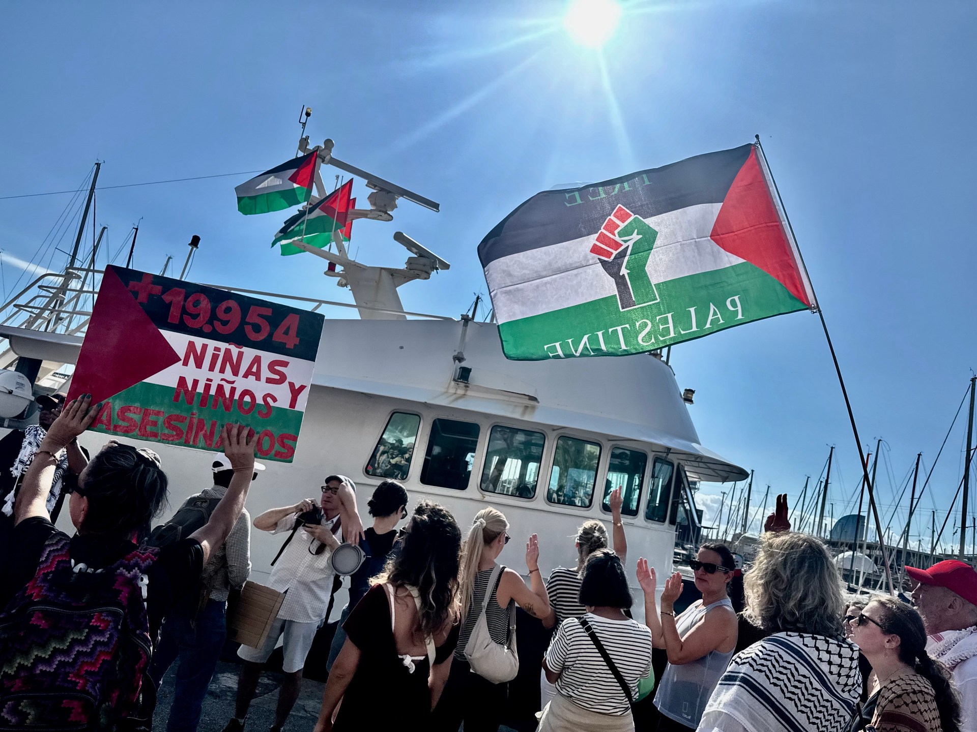 ¡Flotilla Internacional Solidariza con Gaza! Viajan desde Barcelona para romper el bloqueo y salvar a los palestinos en medio de un mar de violencia y muerte