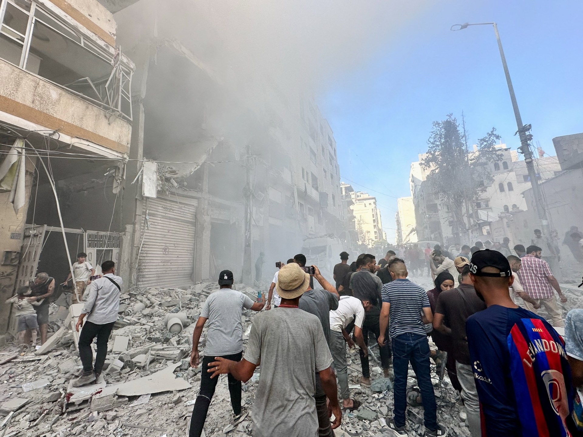 ¡Israel intensifica su ataque en Gaza! Destrucción masiva, desplazamientos forzosos y una crisis humanitaria sin precedentes en la ciudad más grande del enclave