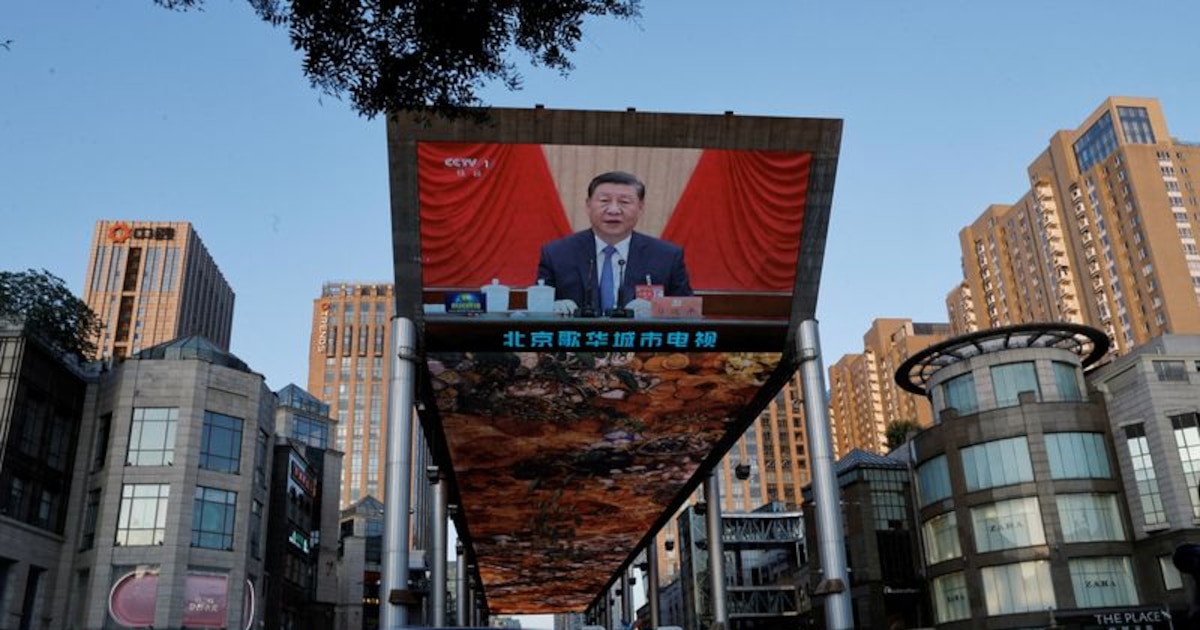 China refuerza control sobre empleados públicos: prohibiciones de viajar al extranjero y requisitos de autorización