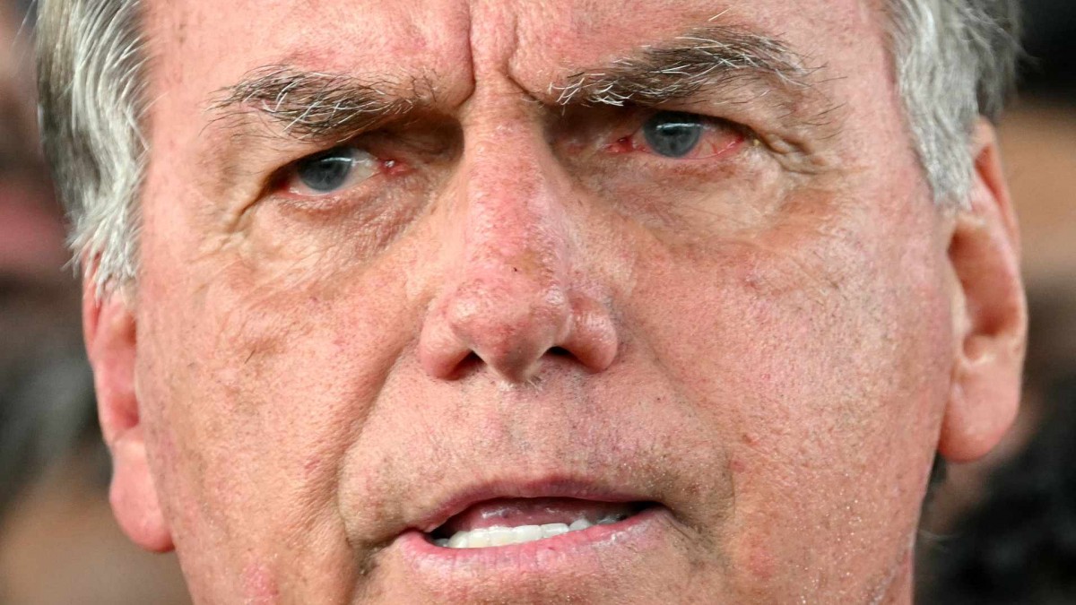 Bolsonaro bajo arresto domiciliario y restringido en redes sociales por incumplir medidas judiciales en Brasil