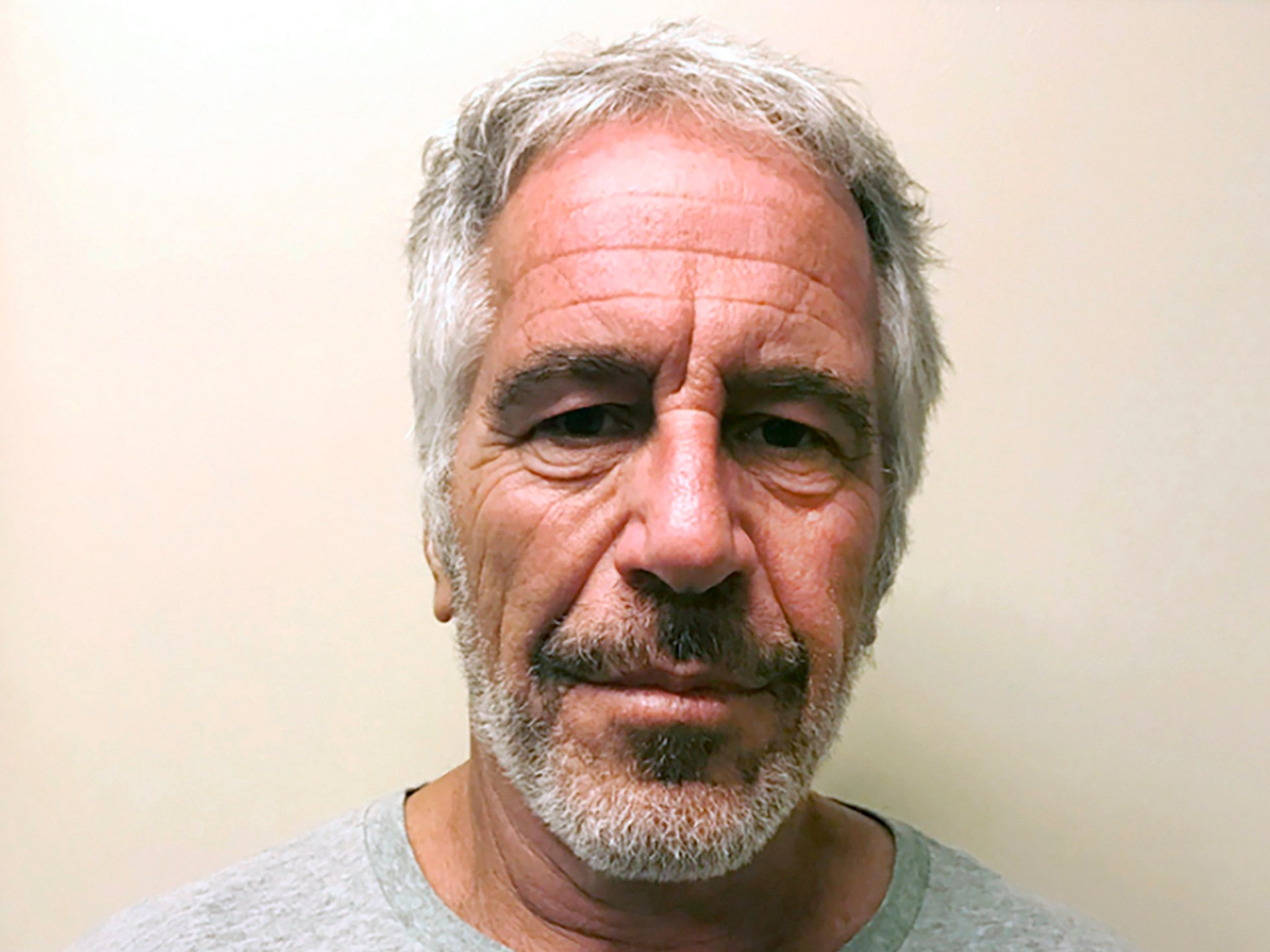 Comité del Congreso de EE.UU. emite citaciones para investigar vínculos de Jeffrey Epstein y llama a altos funcionarios, incluida Hillary Clinton