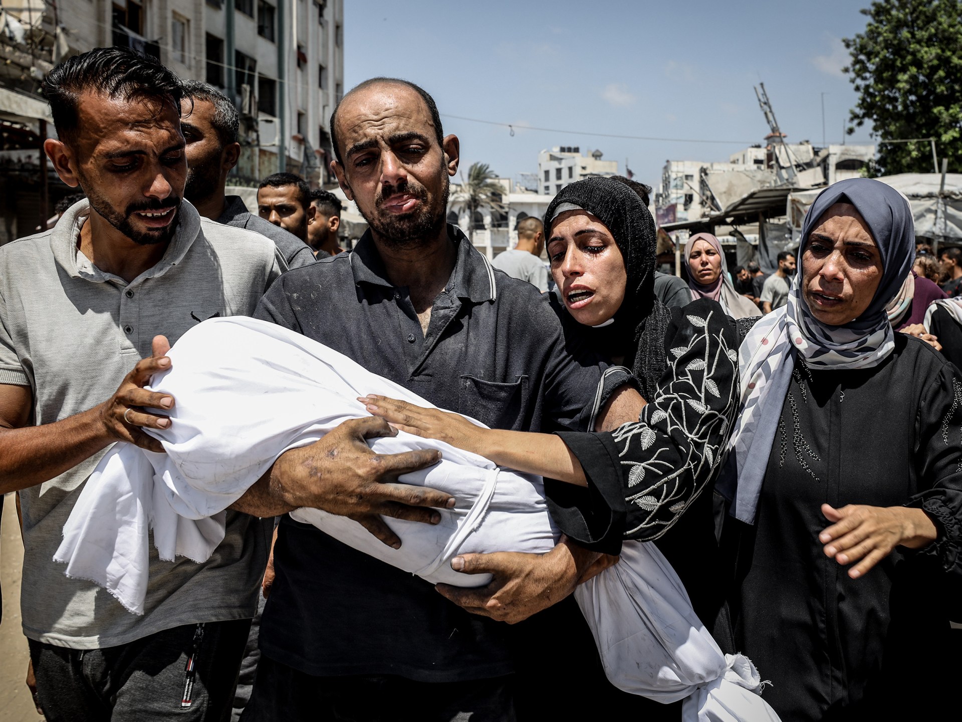 Ataques mortales de Israel en Gaza dejan más de 23 víctimas en la madrugada y aumentan el saldo de muertos por hambre y violencia
