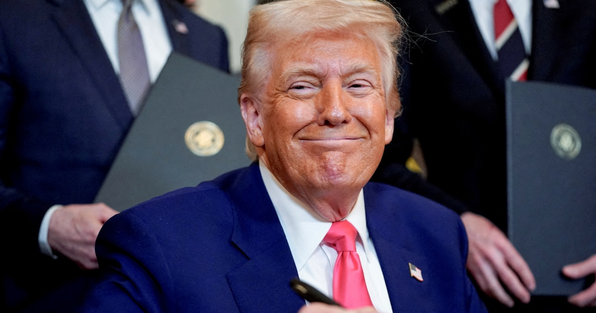 Trump celebra la entrada en vigor de nuevos aranceles que impulsan miles de millones de dólares hacia EE.UU.