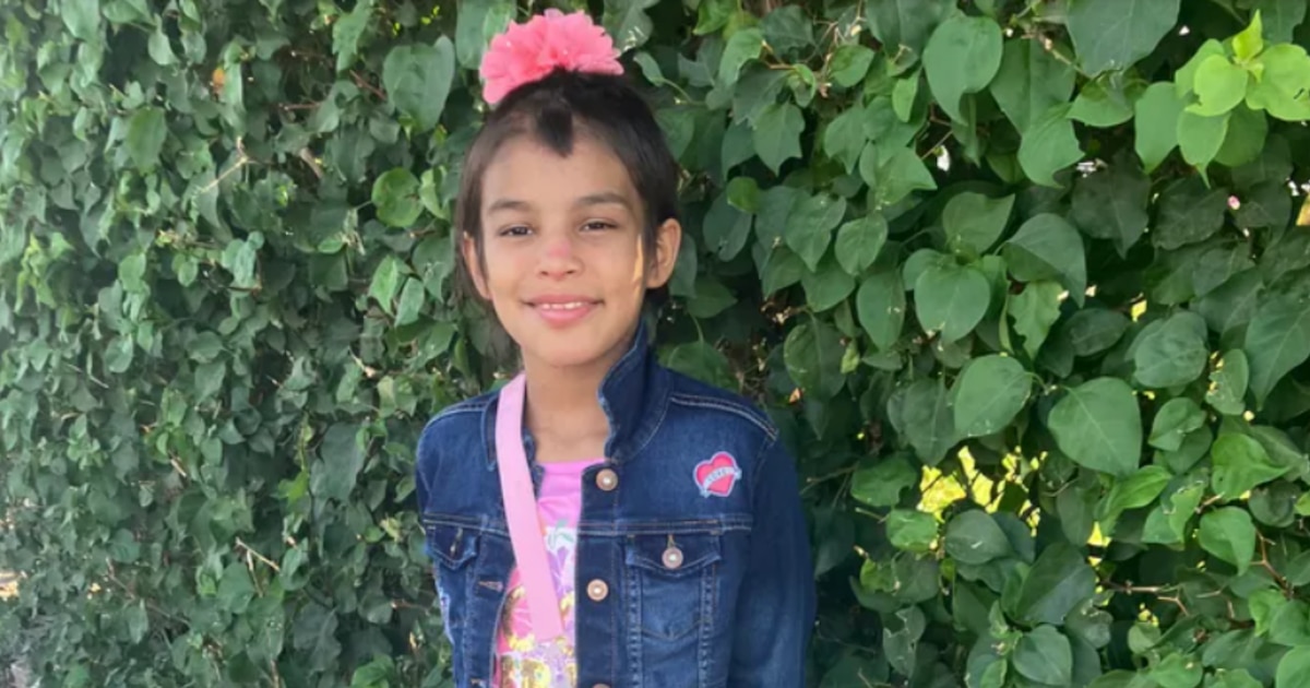Tragedia en California: niña de 8 años muere tras años de maltrato y torturas por parte de su padre y madrastra