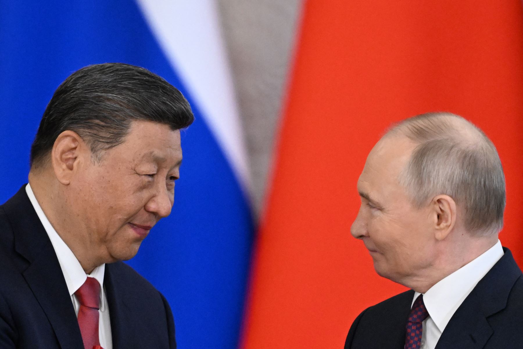 Xi y Putin discuten la crisis en Ucrania y fortalecen su alianza estratégica en una llamada telefónica