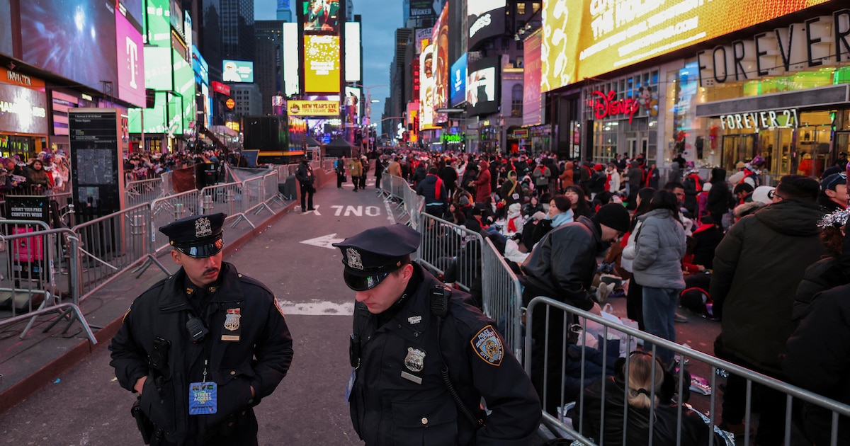 Tiroteo en Times Square deja tres heridos y registra la detención de un menor en medio de caos y pánico
