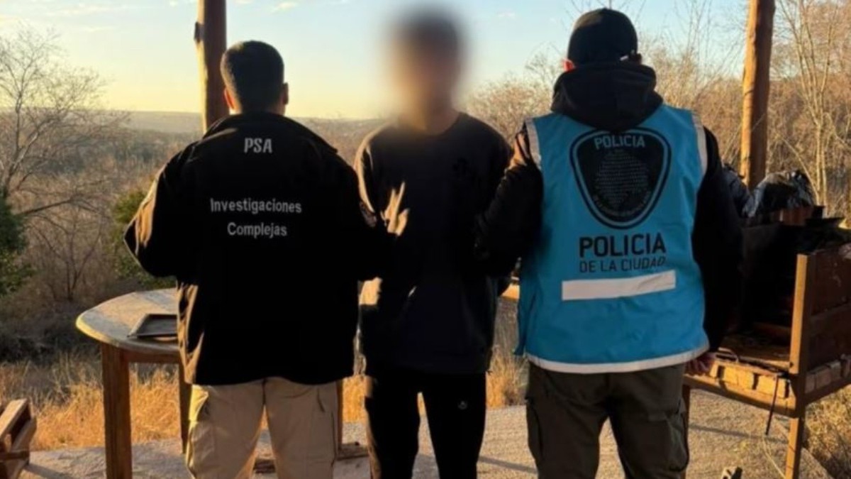 Joven de 20 años apodado «el llamador serial» causa pánico en Argentina con 35 denuncias falsas y amenazas de bomba en vuelos comerciales