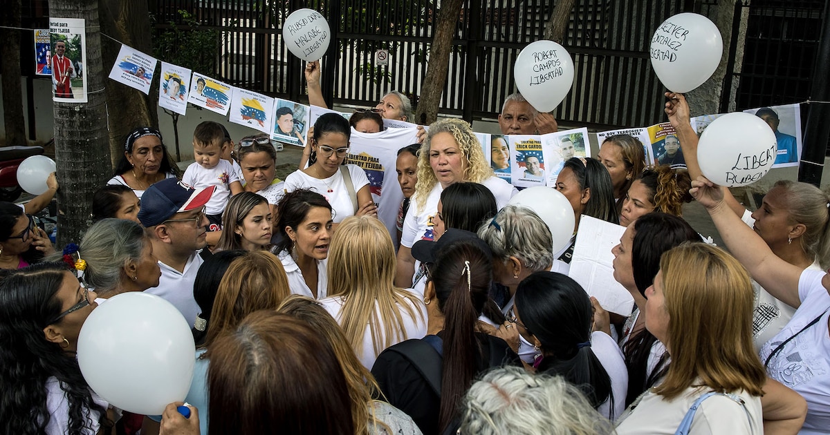 Familiares de presos políticos denuncian brutal represión en Venezuela durante vigilia pacífica frente al TSJ
