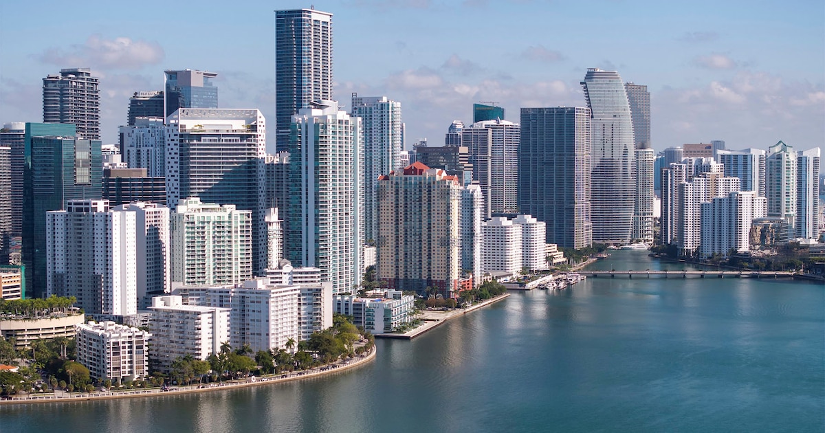 Miami se consolida como la ciudad más codiciada para residencias de lujo a nivel mundial, superando a Nueva York, Londres y Dubái, según informe 2025