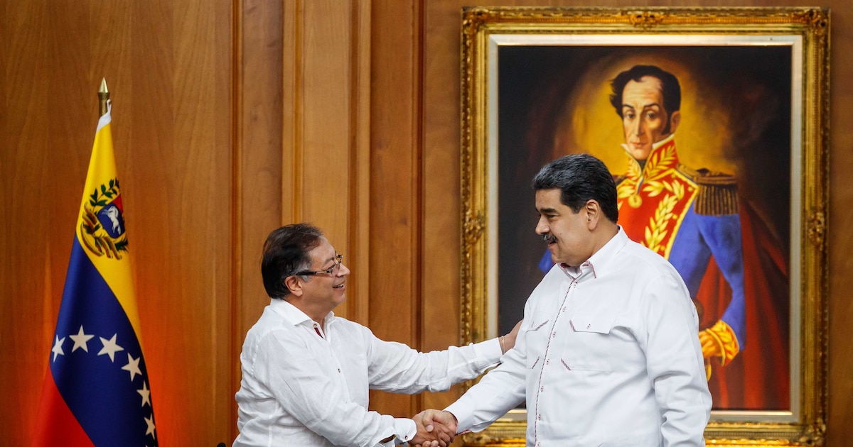 Gustavo Petro apoya a Maduro ante incremento de recompensa estadounidense por su captura