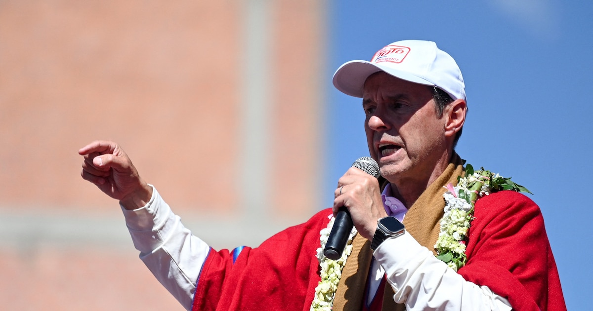 Jorge “Tuto” Quiroga denuncia retraso en aterrizaje en Tarija por cierre de aeropuerto días antes de elecciones