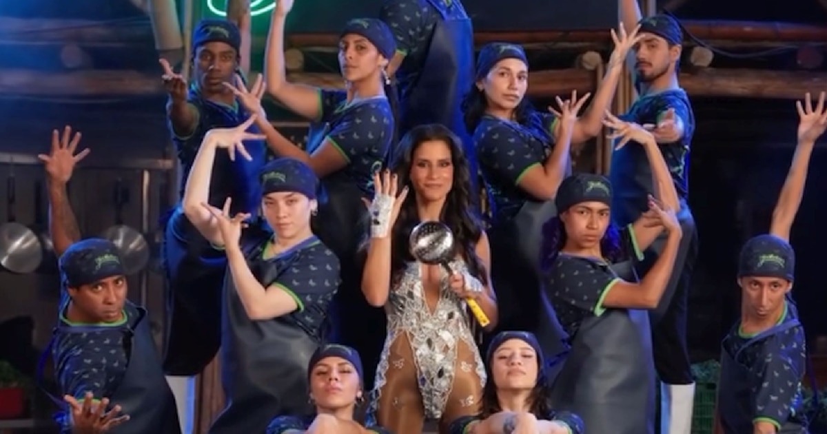 María Pía Copello se transforma en JLo en divertida parodia en cebichería limeña