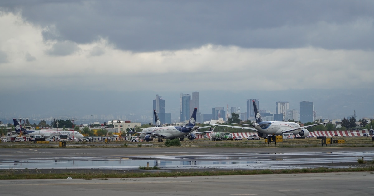 Fuertes lluvias obligan a suspender operaciones en el AICM y desvían vuelos a otros aeropuertos