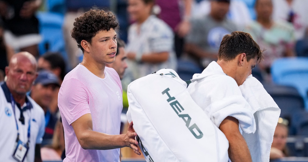 Tenis argentino en Cincinnati: Comesaña avanza a tercera ronda y Carabelli cae ante Shelton tras dura batalla