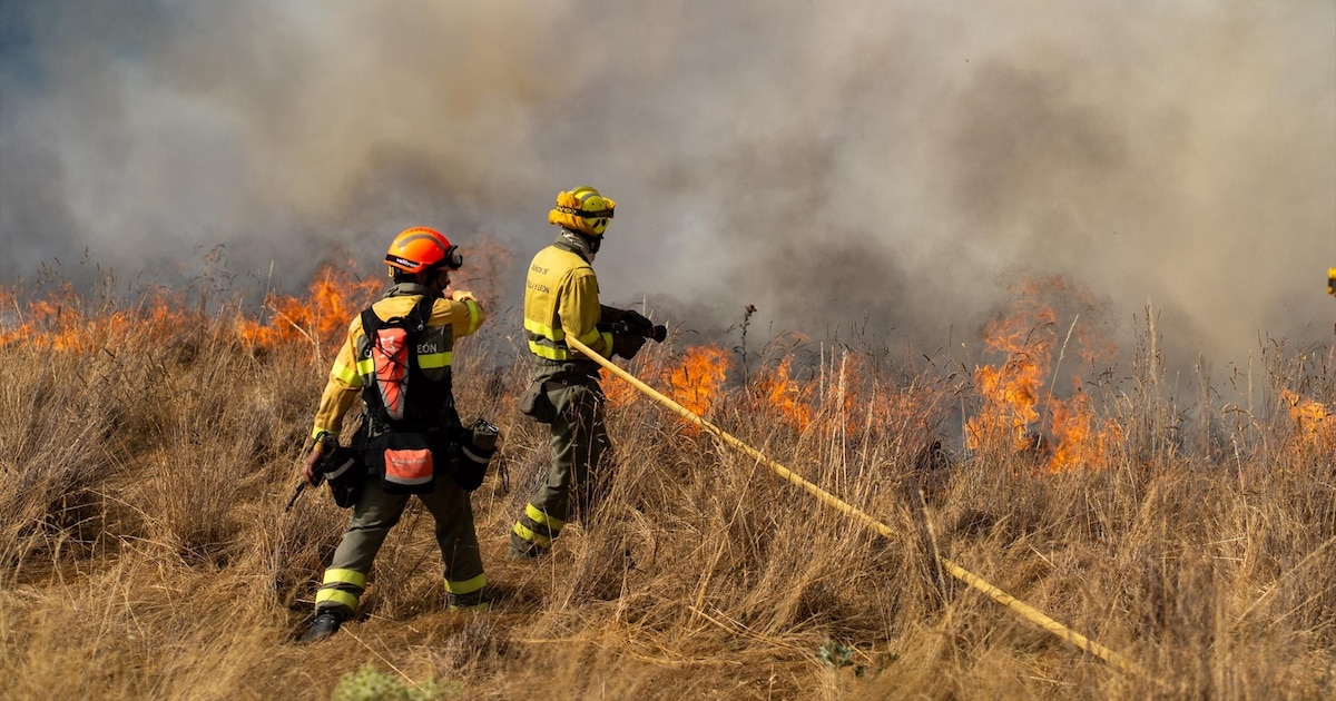 Incendios forestales en España: más de mil evacuados en Castilla y León y Galicia ante el avance de las llamas en Las Médulas