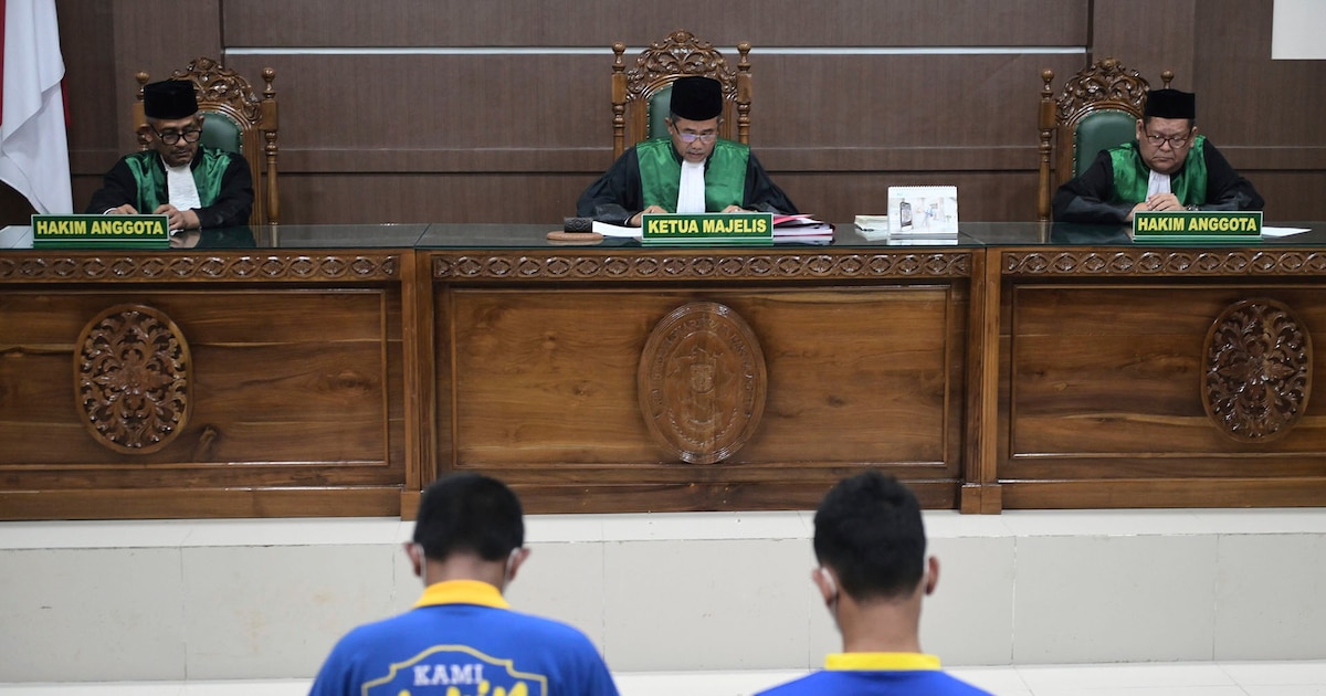 Tribunal Islámico de Aceh condena a dos hombres a 80 azotes por mantener relaciones sexuales en un caso que genera condena internacional
