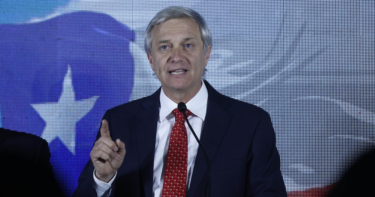 Kast lidera en encuestas y supera a la candidata oficialista en la carrera presidencial chilena