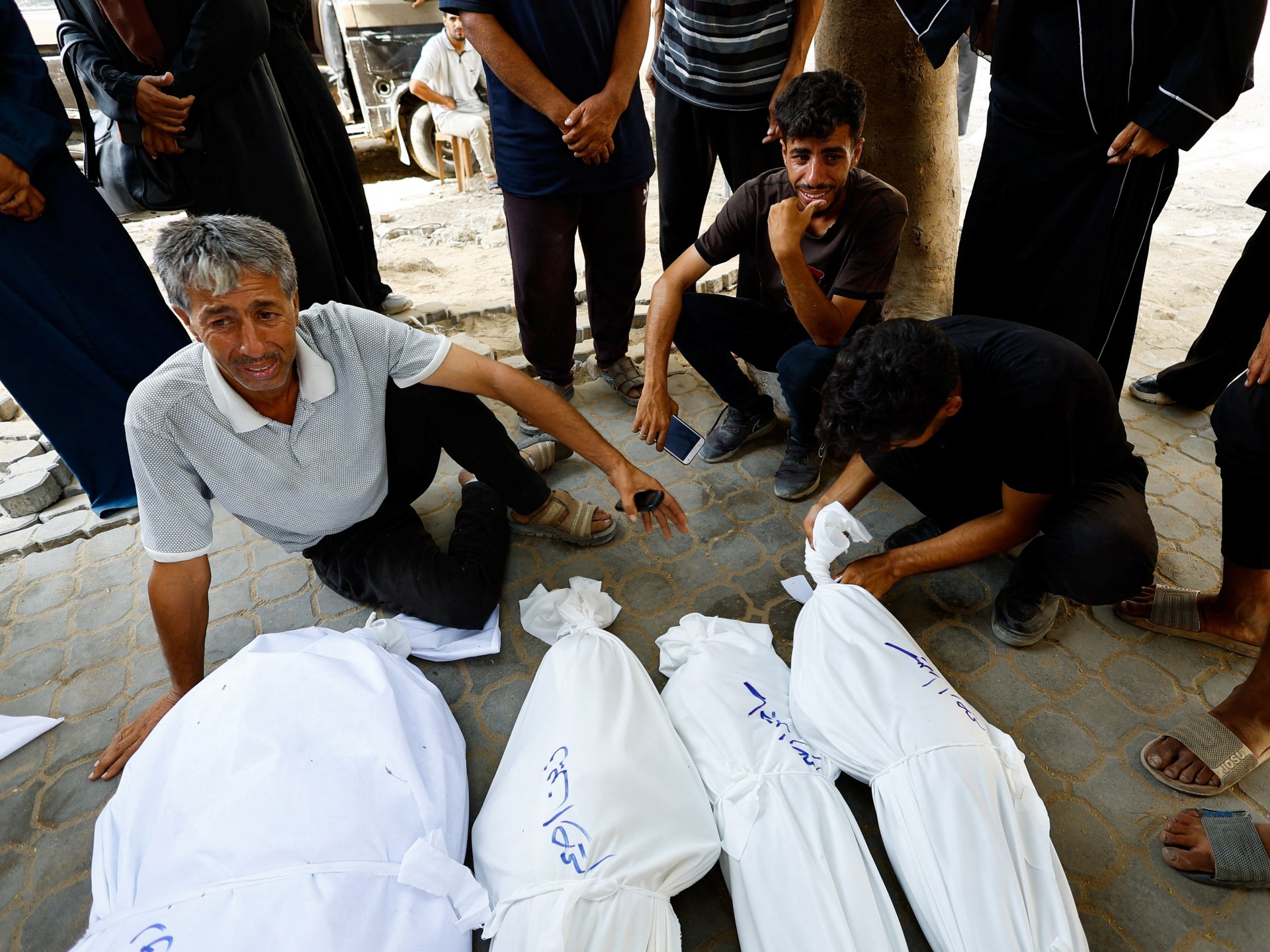 Funerales por los cinco periodistas de Al Jazeera asesinados en Gaza: condena internacional y aumento de la crisis humanitaria