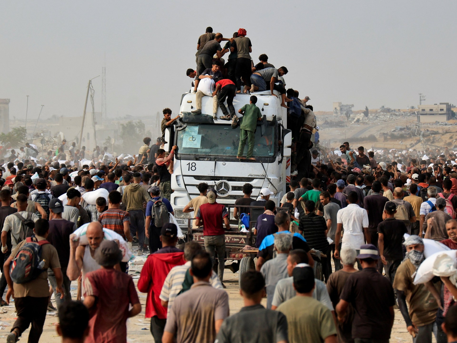 Más de 73 Palestinos muertos en Gaza en 24 horas, incluyendo niños y aid seekers, ante crisis humanitaria y condena internacional