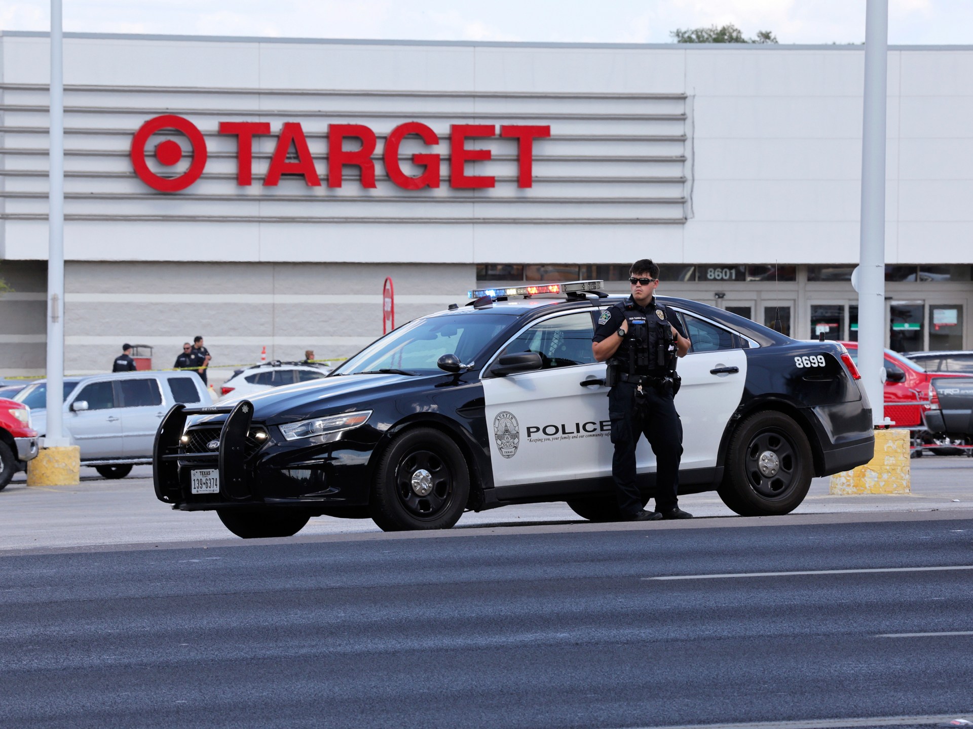 Tiroteo en tienda de Target en Austin deja 3 muertos y conmociona a la ciudad en plena reapertura escolar