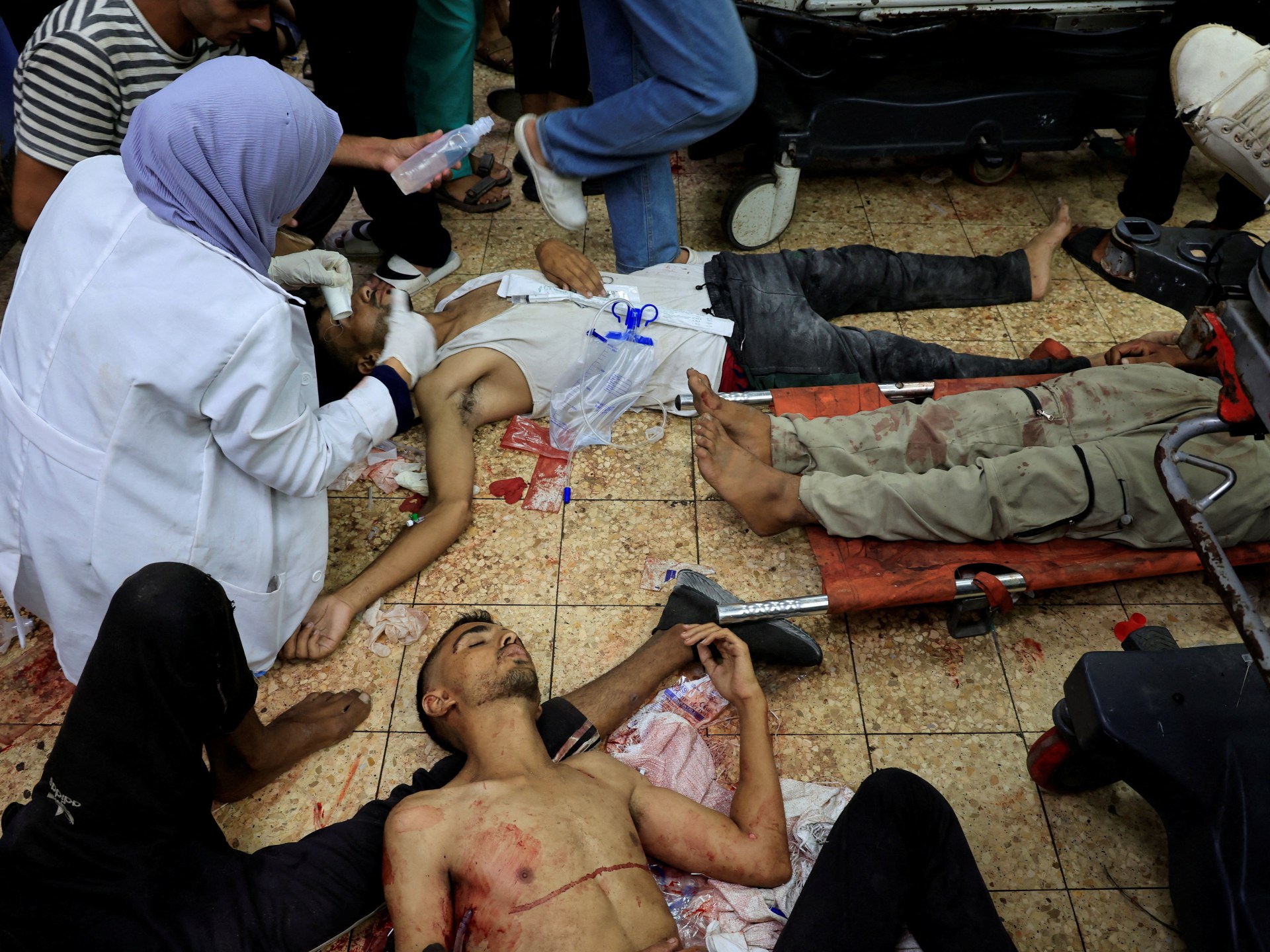 Médico estadounidense denuncia patrones de violencia selectiva y deliberada en Gaza durante distribución de ayuda