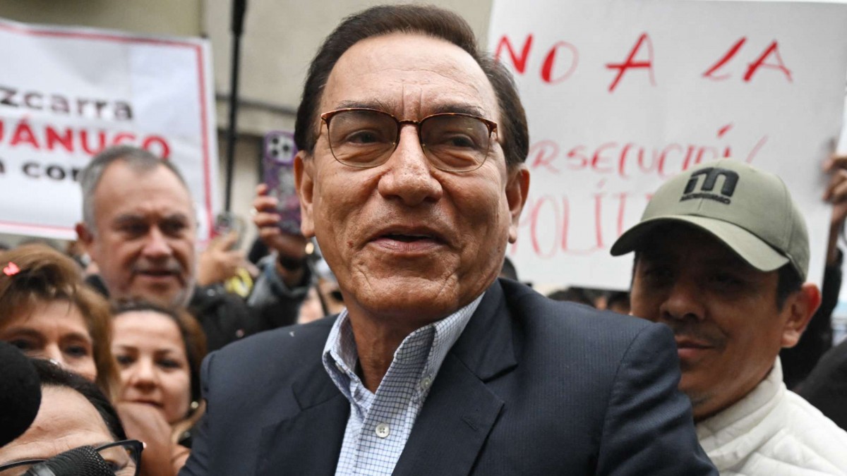 Martín Vizcarra Enfrenta Prisión Preventiva de Cinco Meses en Perú por Presunta Corrupción y Uso Inapropiado de Celular en Audiencia