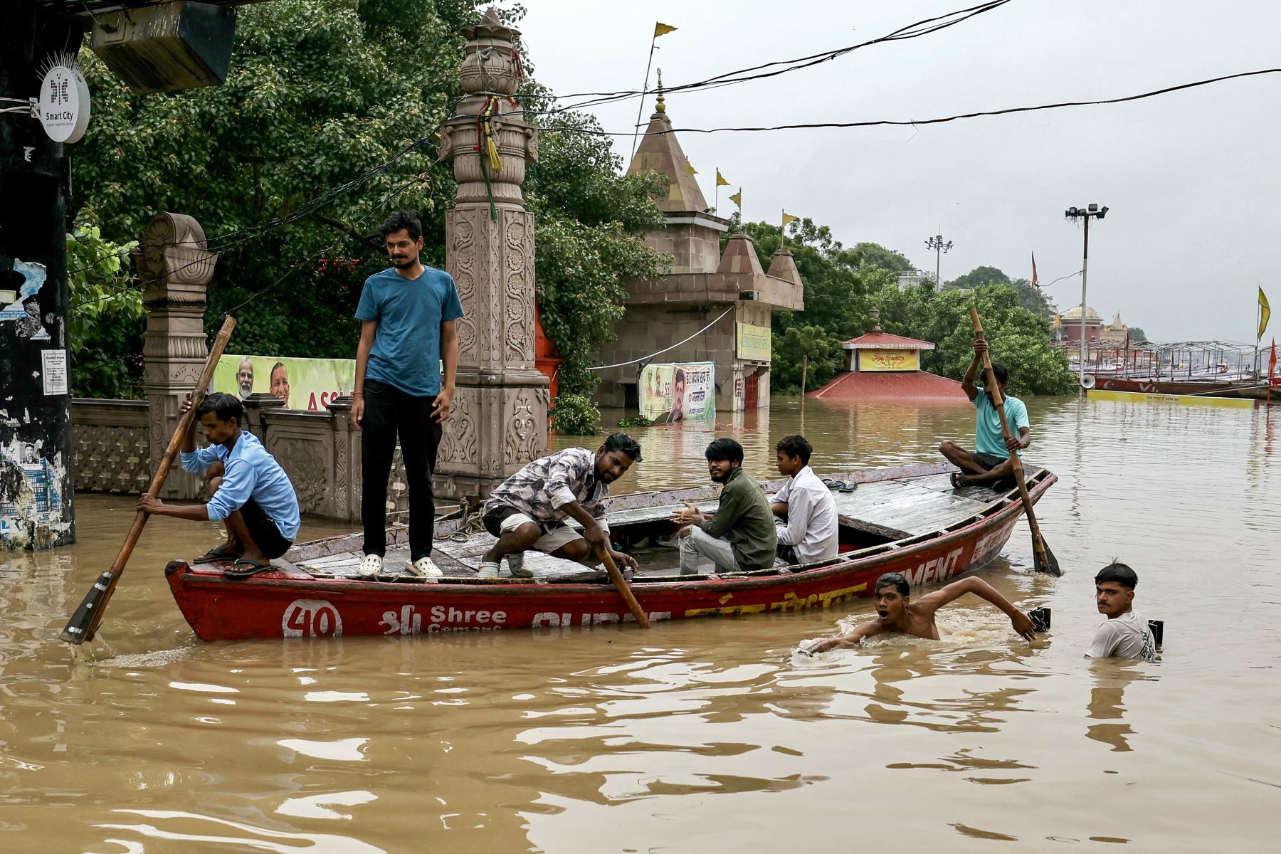 Al menos 12 víctimas y desbordamiento de caos en el norte de la India por intensas lluvias monzónicas
