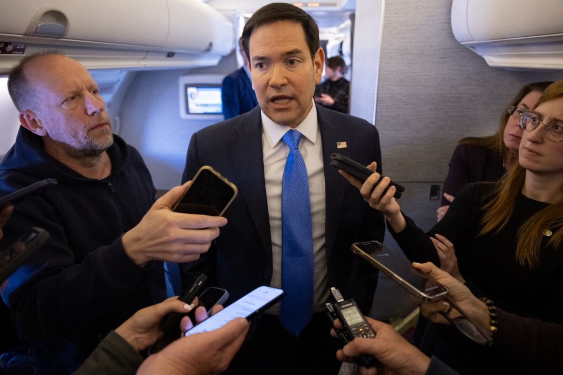Rubio acusa a Maduro de ser una organización criminal y avisa sobre despliegue naval estadounidense contra cárteles de droga en el Caribe