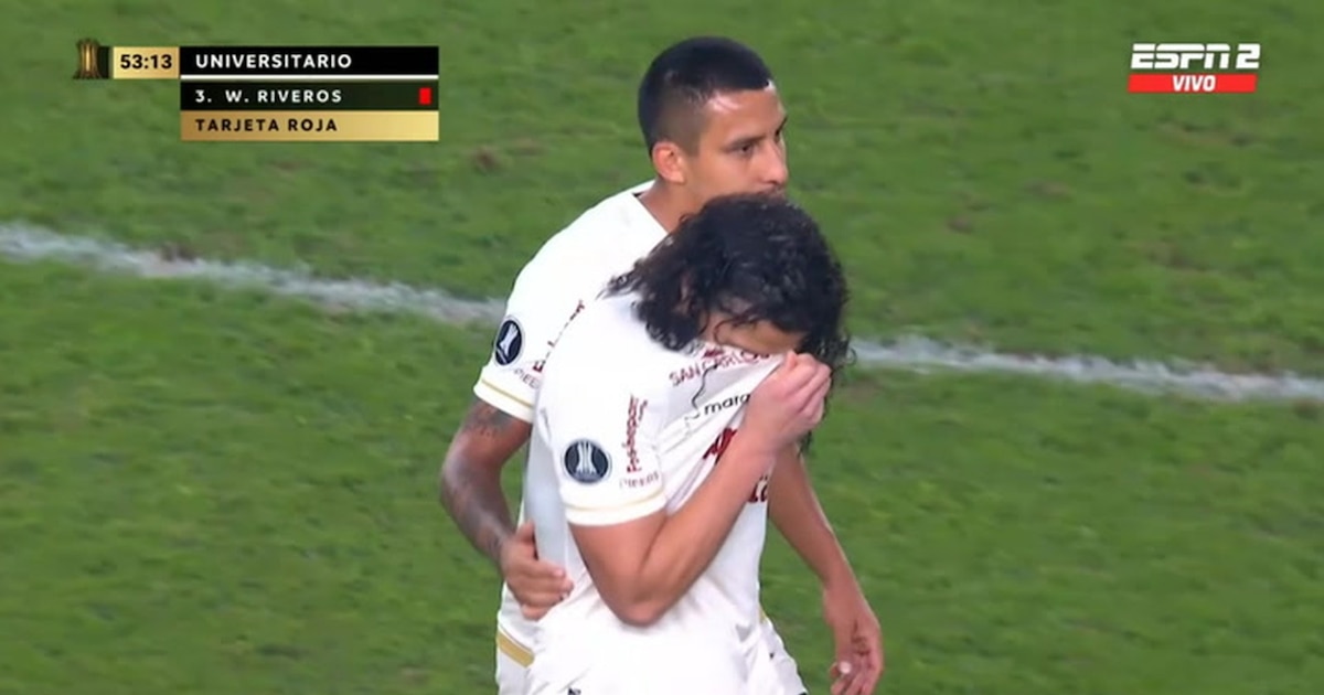 Williams Riveros es expulsado tras entrada violenta y revisión del VAR en partido entre Universitario y Palmeiras por la Copa Libertadores 2025