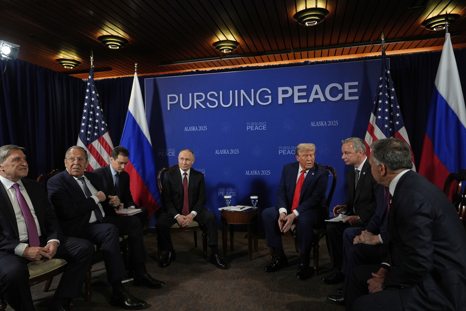 Trump y Putin inician en Alaska conversaciones sobre la guerra en Ucrania en medio de expectativa internacional