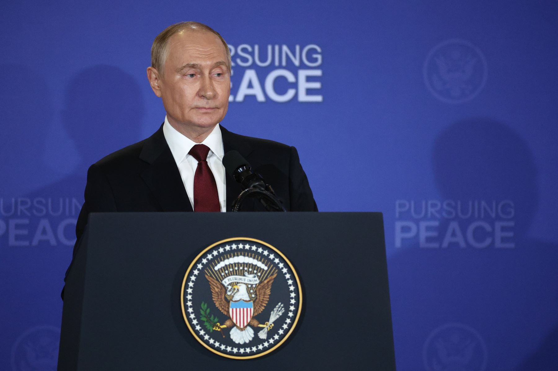 Putin y Trump Exploran Solución Rápida al Conflicto en Ucrania con Garantías de Seguridad y Diálogo Constructivo