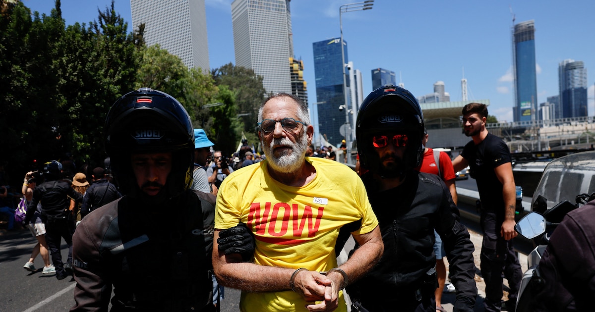 Protestas en Tel Aviv exigen alto el fuego y liberación de rehenes en Gaza; 25 detenidos en movilización masiva