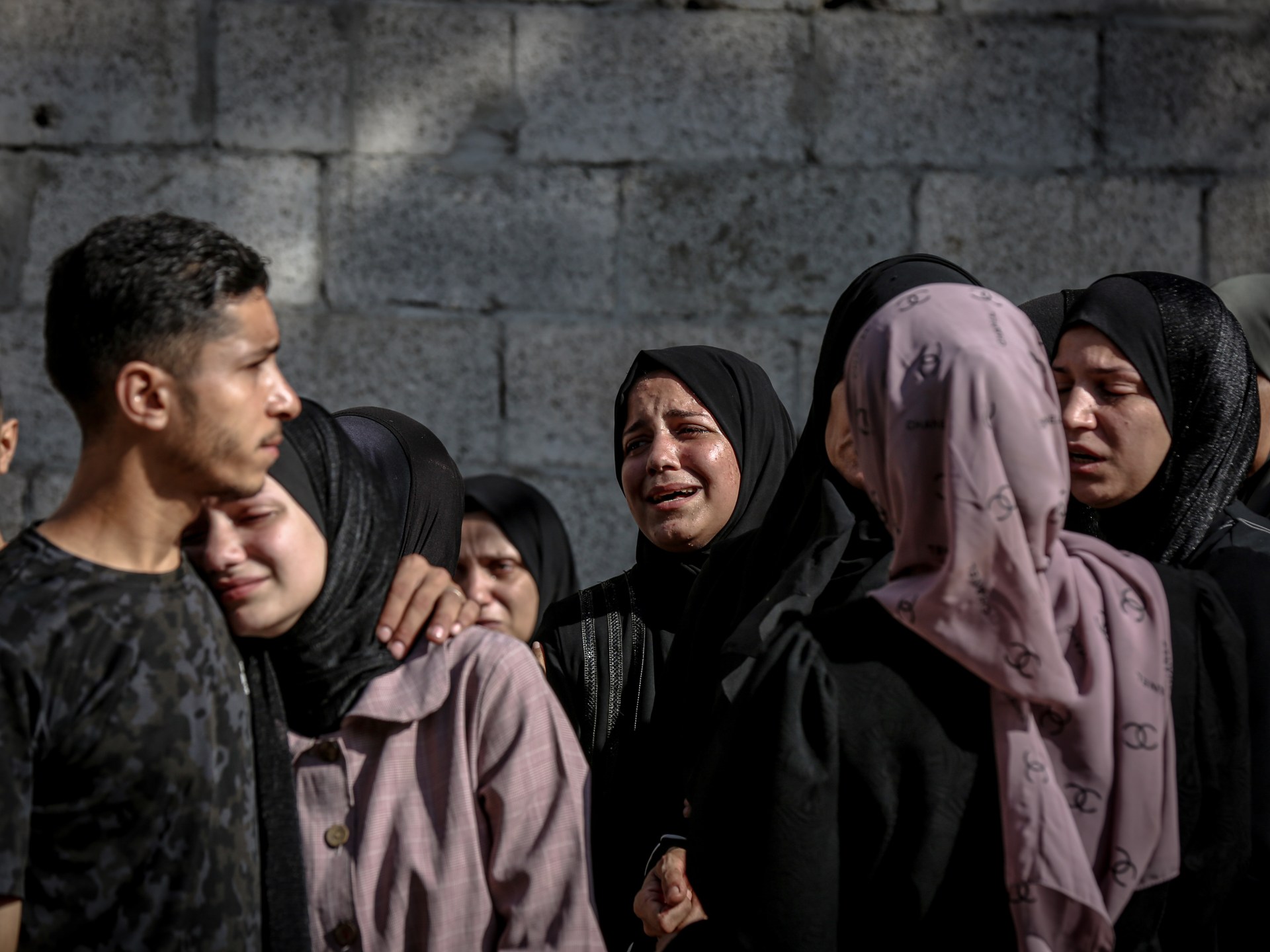 Israel intensifica ataques en Gaza y obliga a miles a huir en medio de crímenes de guerra y desesperación