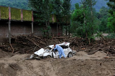 Devastadoras inundaciones en Pakistán dejan más de 337 muertos tras rara tormenta de lluvia en Buner