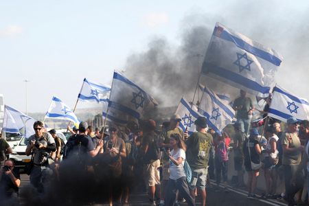 Miles de israelíes participan en huelga nacional para exigir la paz, la liberación de rehenes y el fin de la guerra en Gaza