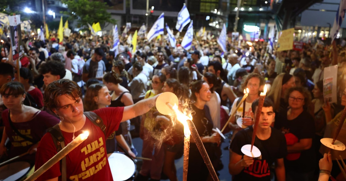 Cientos de miles en Tel Aviv exigen alto el fuego y liberación de rehenes en una masiva protesta contra Hamas