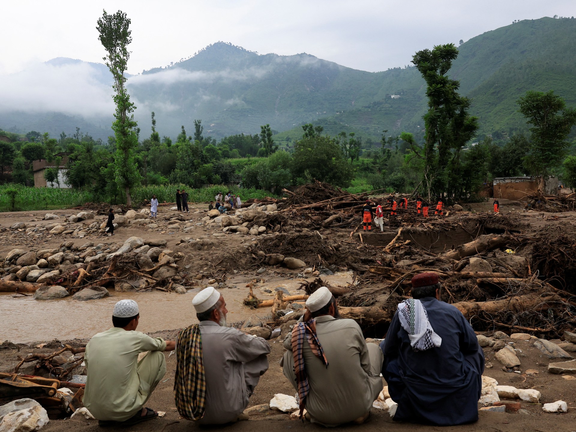Crisis en Pakistán: Más de 300 muertos por inundaciones repentinas causadas por el cambio climático y lluvias extremas